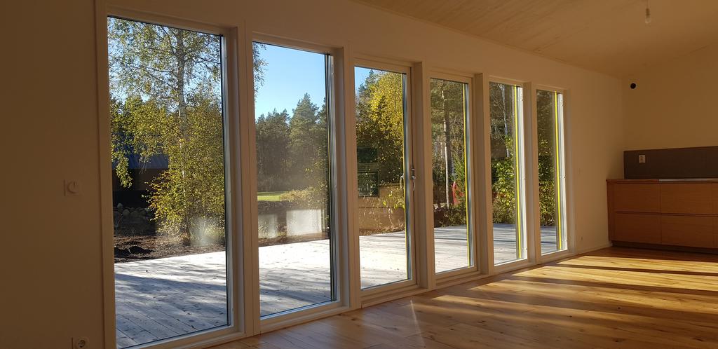 Ljust med mycket glas