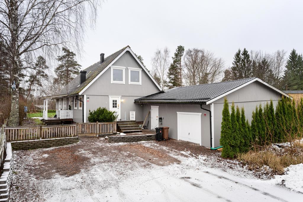 Stor villa med garage och insynsskyddat läge