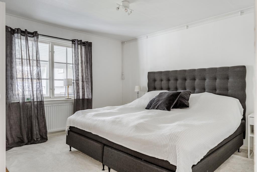 Sovrum på entréplan