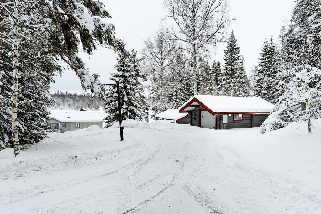 Garage och gäststuga