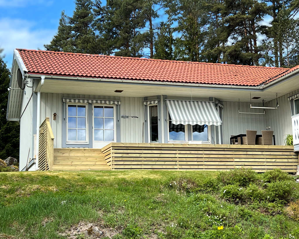 Sommarhälsning - Stor altan med sol större delen av dagen