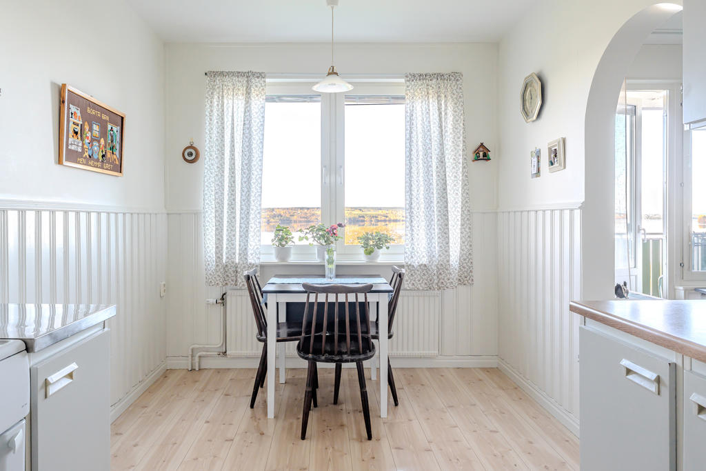 Härlig utsikt från köksfönstret .