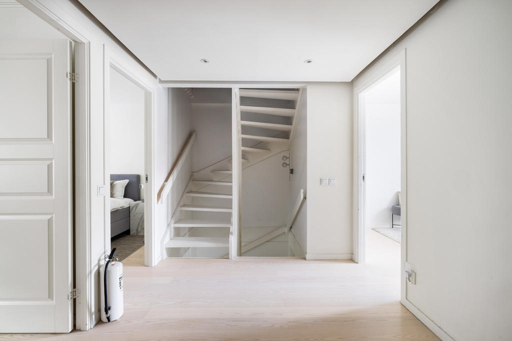 Trapphus till vindsvåning/entréplan