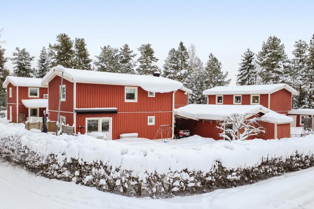 Hörntomt med bästa läget i området.