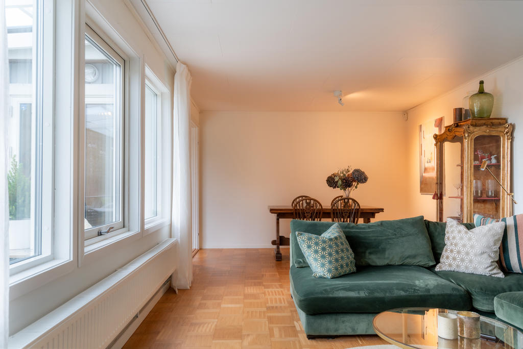 Nyare fönster installerat i huset 2024.