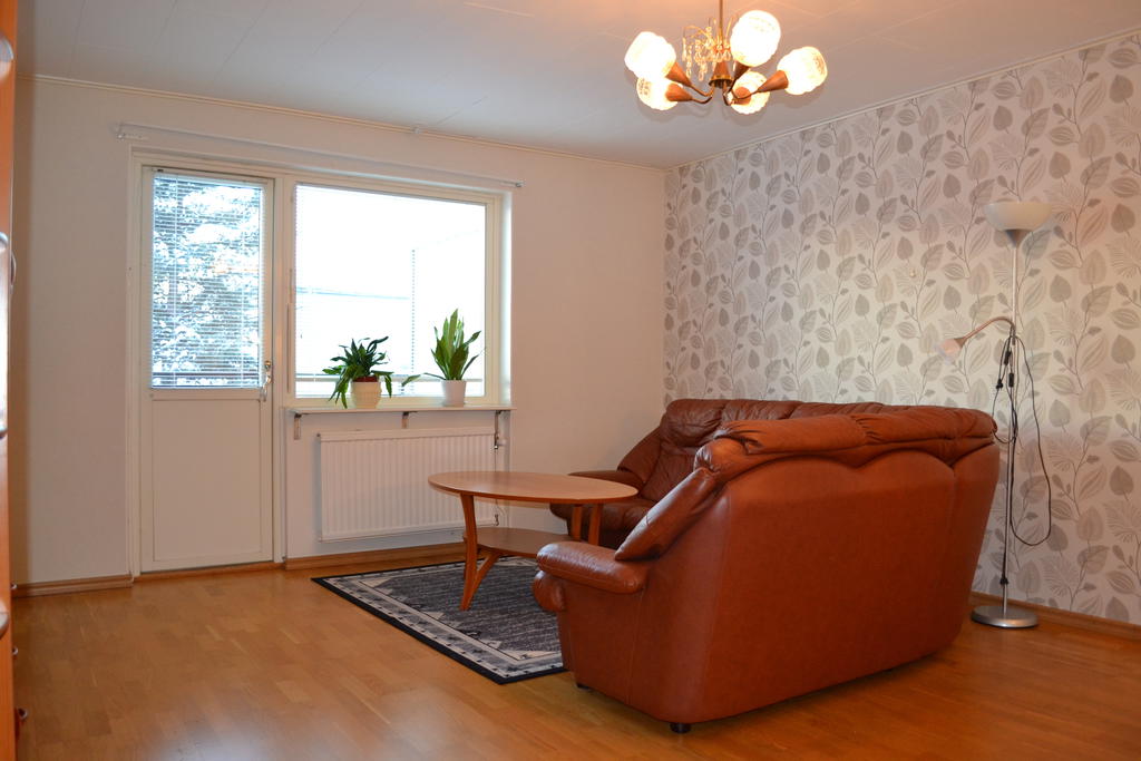 Vardagsrum med utgång till balkong