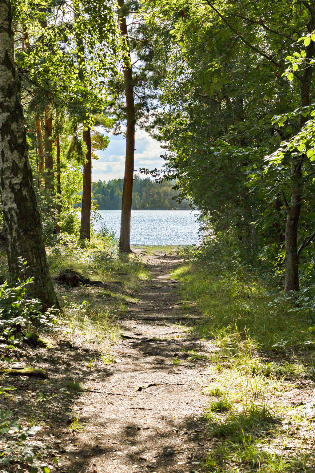 Stig vid strandpromenaden