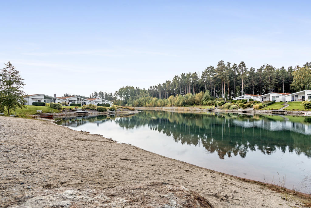 Badplats vid lagunen i området