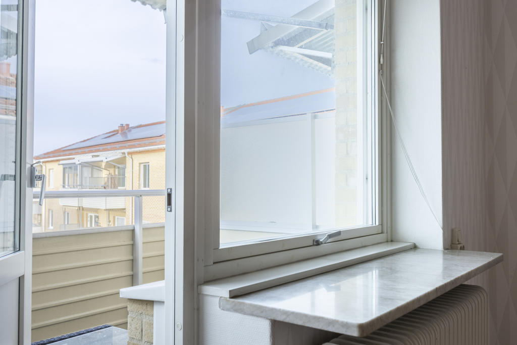 Utgång till balkong från vardagsrum