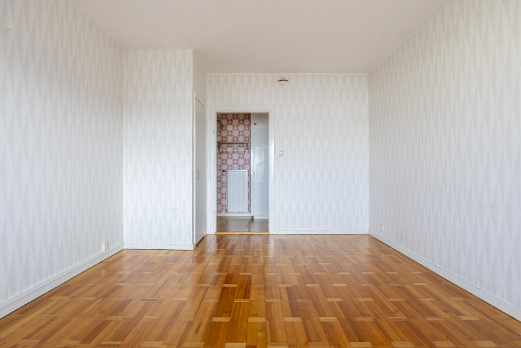 Vackert parkettgolv i vardagsrum