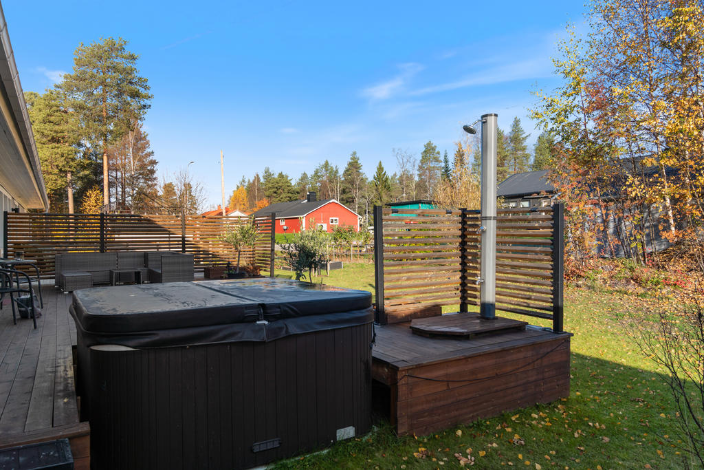 Uteduschen ingår ej i köpet.