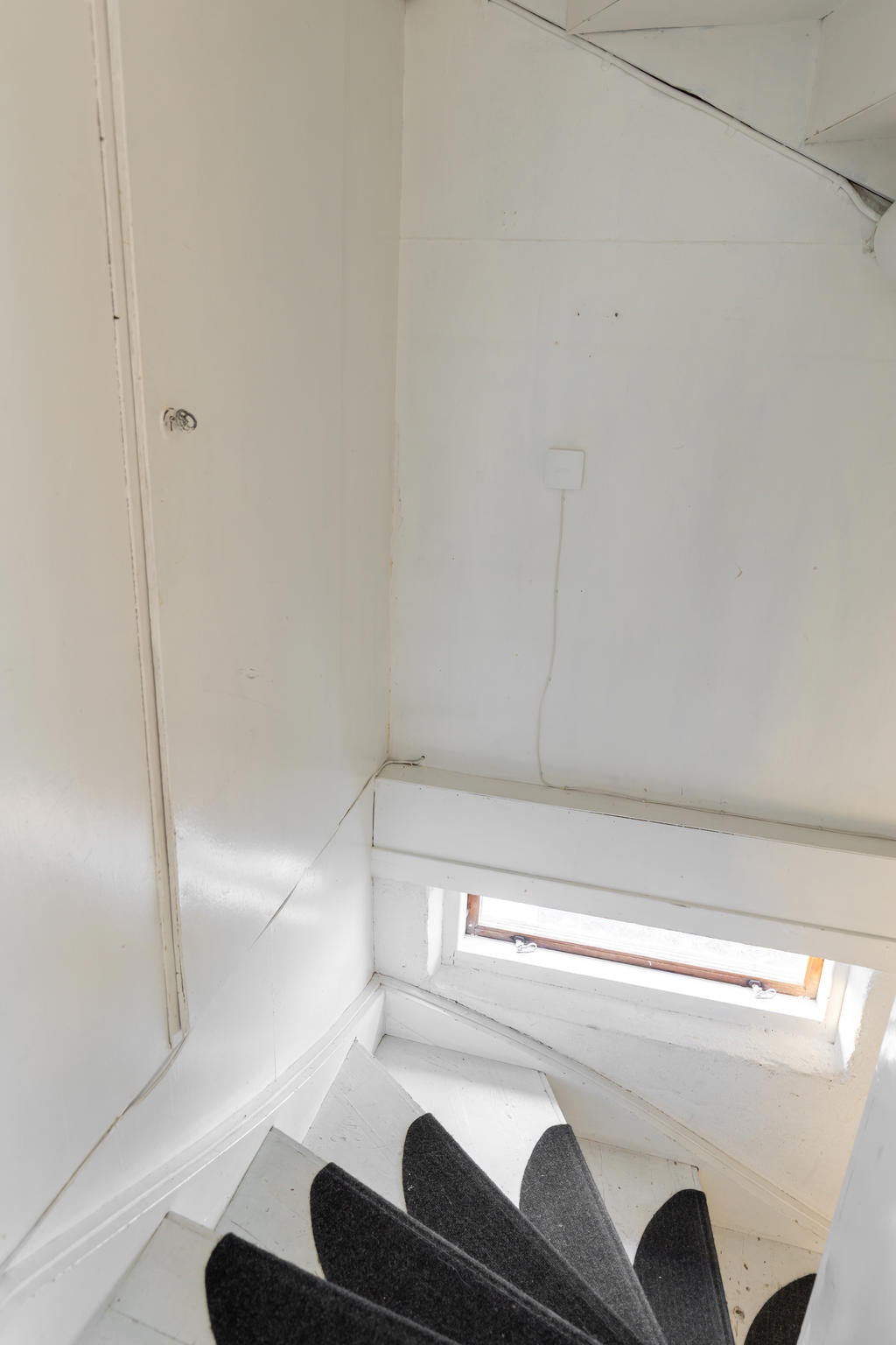 Trappa ned till souterrängplan