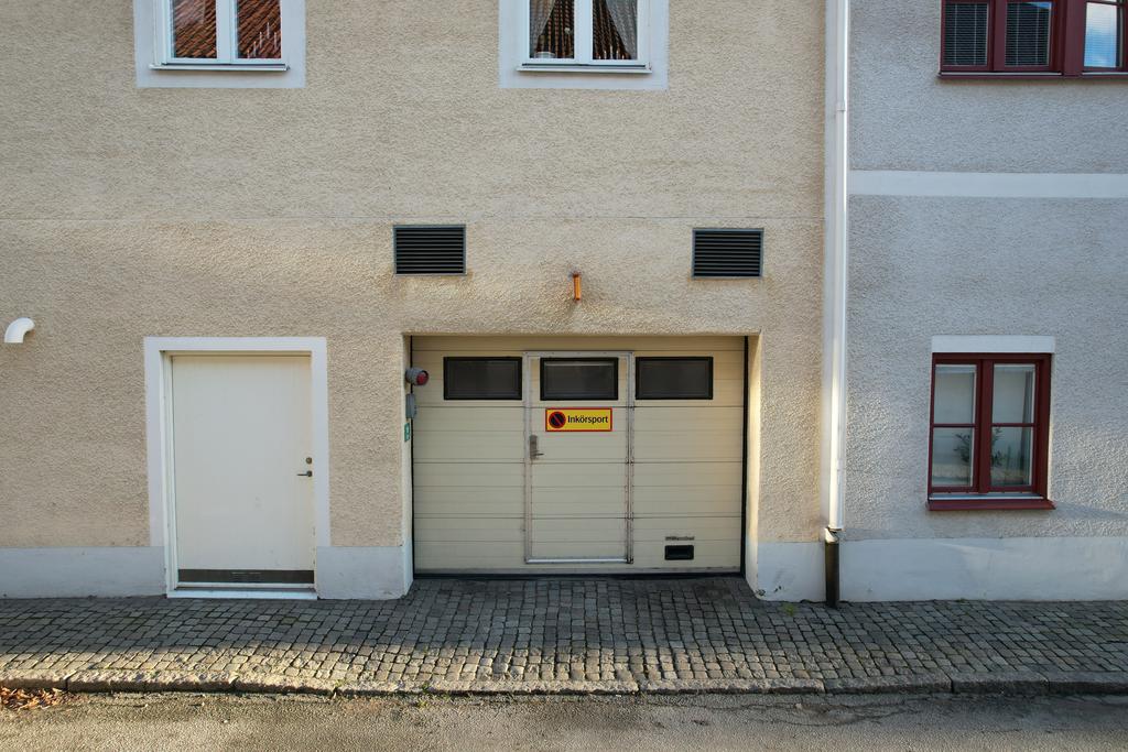 Garage.
