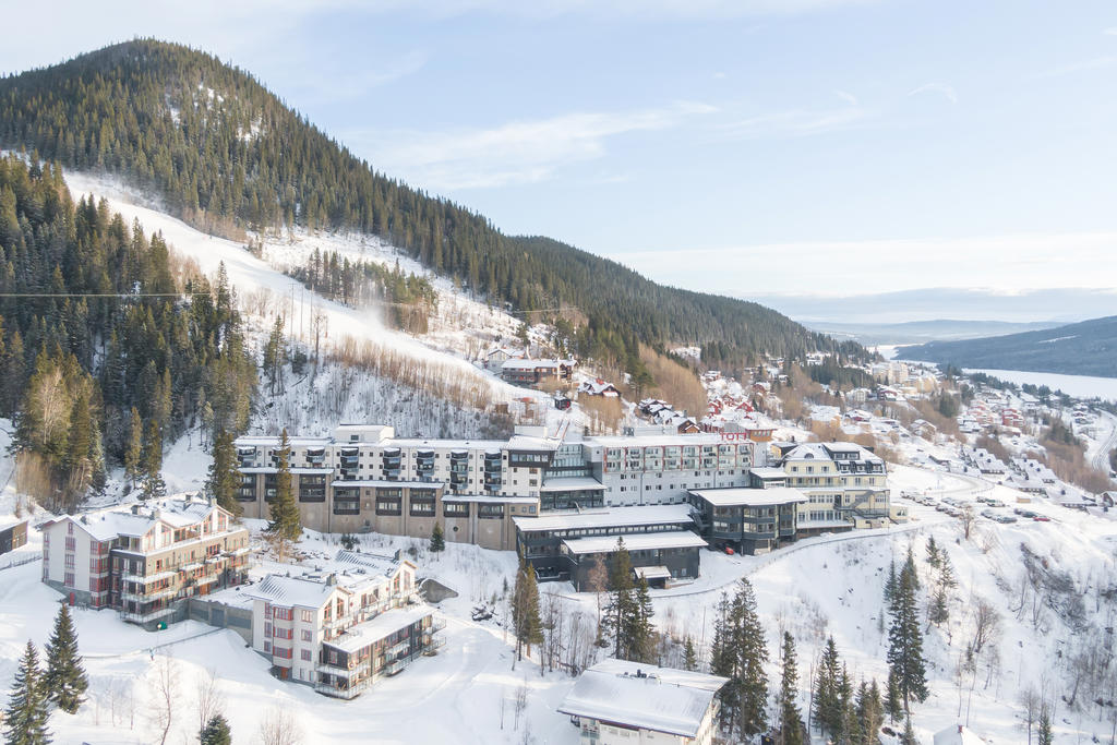 Tott just intill Tottliften som tar dig ut i Åres skidsystem.