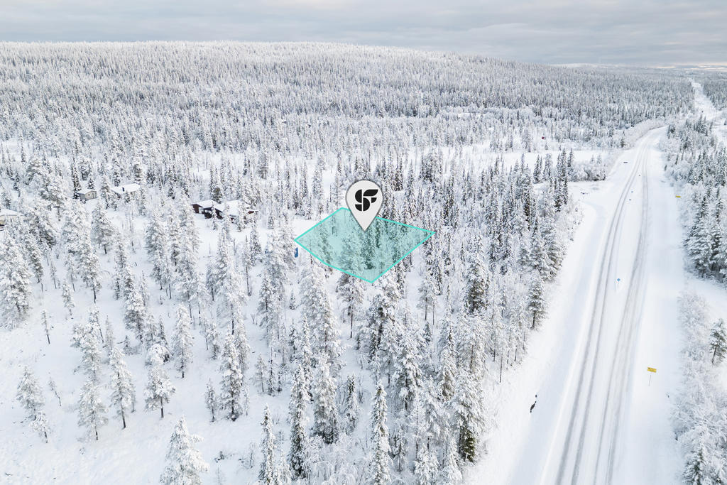 Markeringen av tomtgränsen är ungefärlig och baserad på Lantmäteriets kartor. Avvikelser kan förekomma. För exakta gränser hänvisas till fastighetskartan.