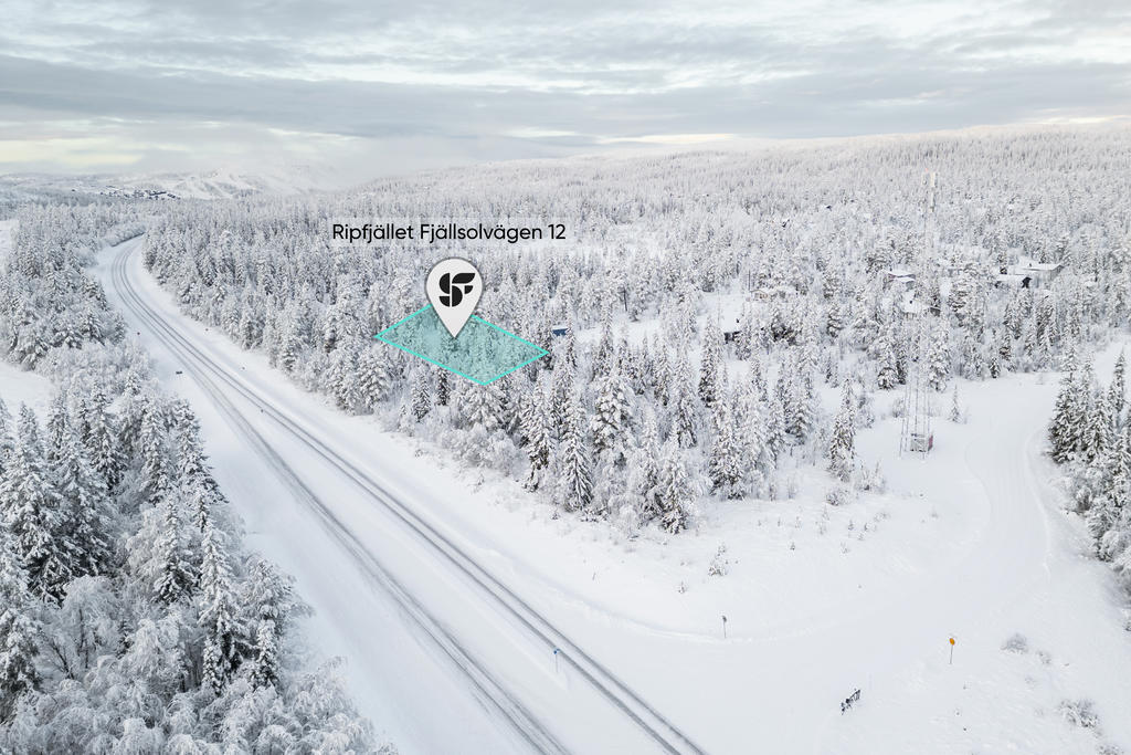 Markeringen av tomtgränsen är ungefärlig och baserad på Lantmäteriets kartor. Avvikelser kan förekomma. För exakta gränser hänvisas till fastighetskartan.