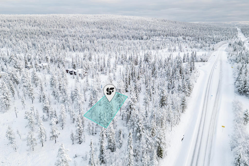 Markeringen av tomtgränsen är ungefärlig och baserad på Lantmäteriets kartor. Avvikelser kan förekomma. För exakta gränser hänvisas till fastighetskartan.