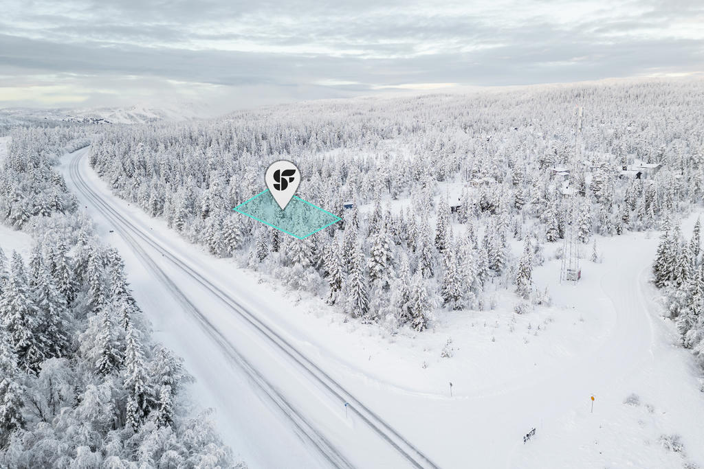 Markeringen av tomtgränsen är ungefärlig och baserad på Lantmäteriets kartor. Avvikelser kan förekomma. För exakta gränser hänvisas till fastighetskartan.