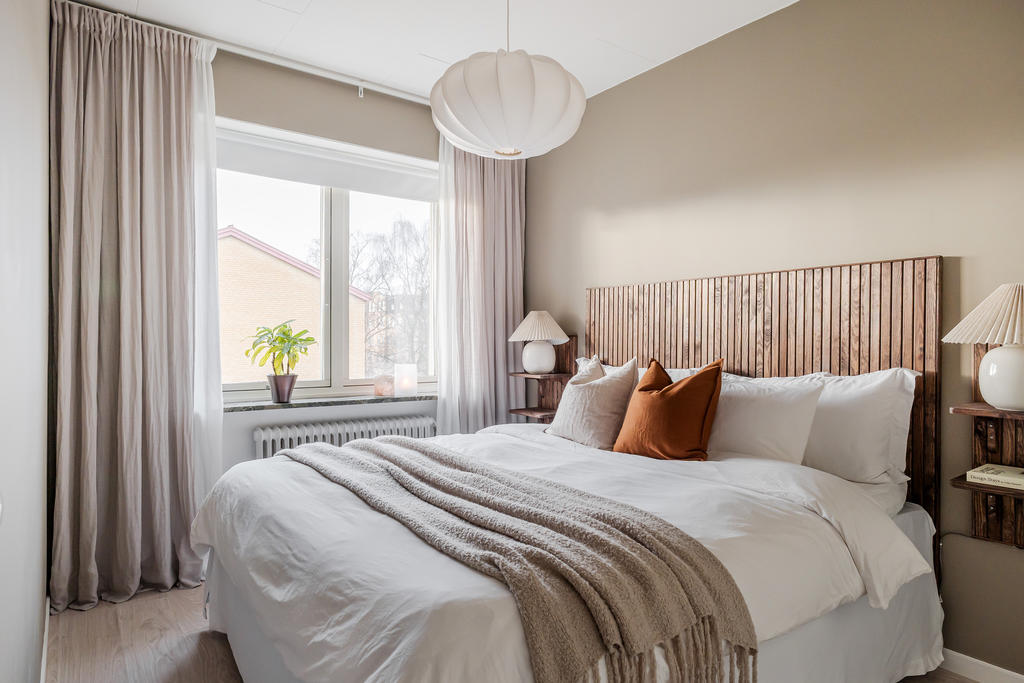 Stort sovrum med lugnt läge