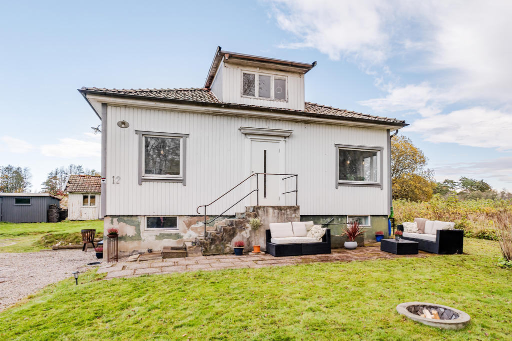 Framsida med uteplats