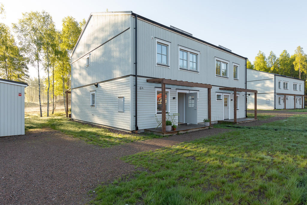 Välkommen till Nässelvägen och det större huset med 5 rok och 127 kvm. Inspirationsbild från visningshuset på Nässelvägen 6A (127 kvm).