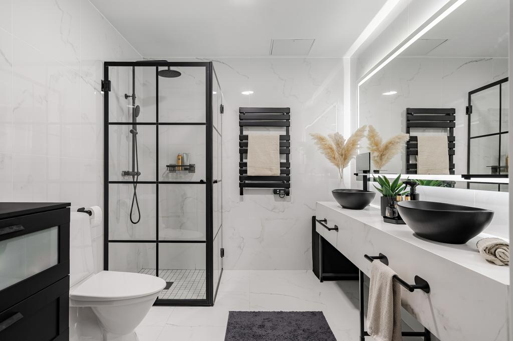 Duschrum med dubbla hoar