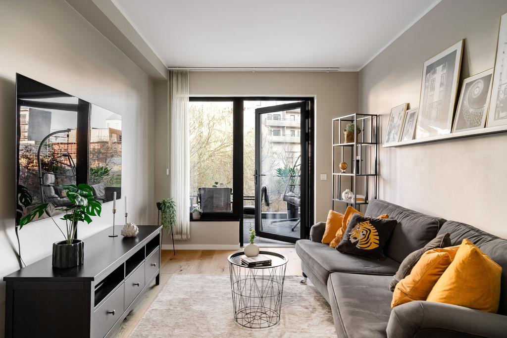 Sovrum 2 med utgång till uteplats