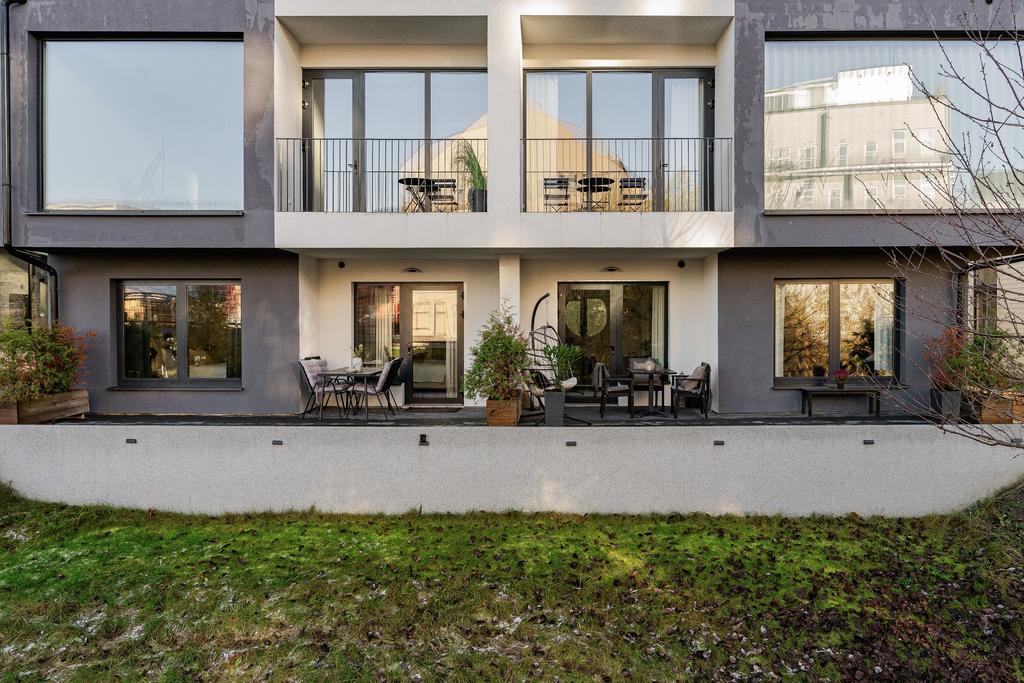 Uteplats på baksidan i fritt läge!