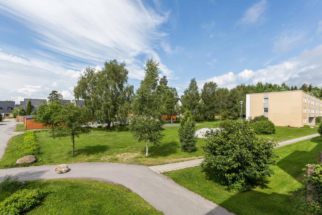 Trevlig parkliknande innergård