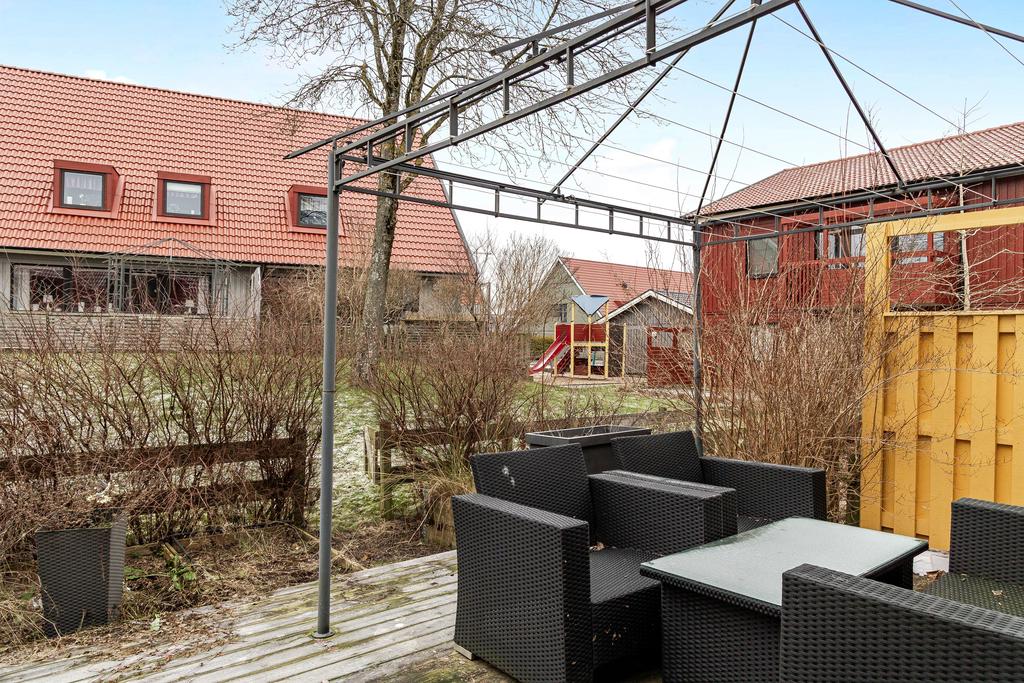 Den stora uteplatsen på baksidan