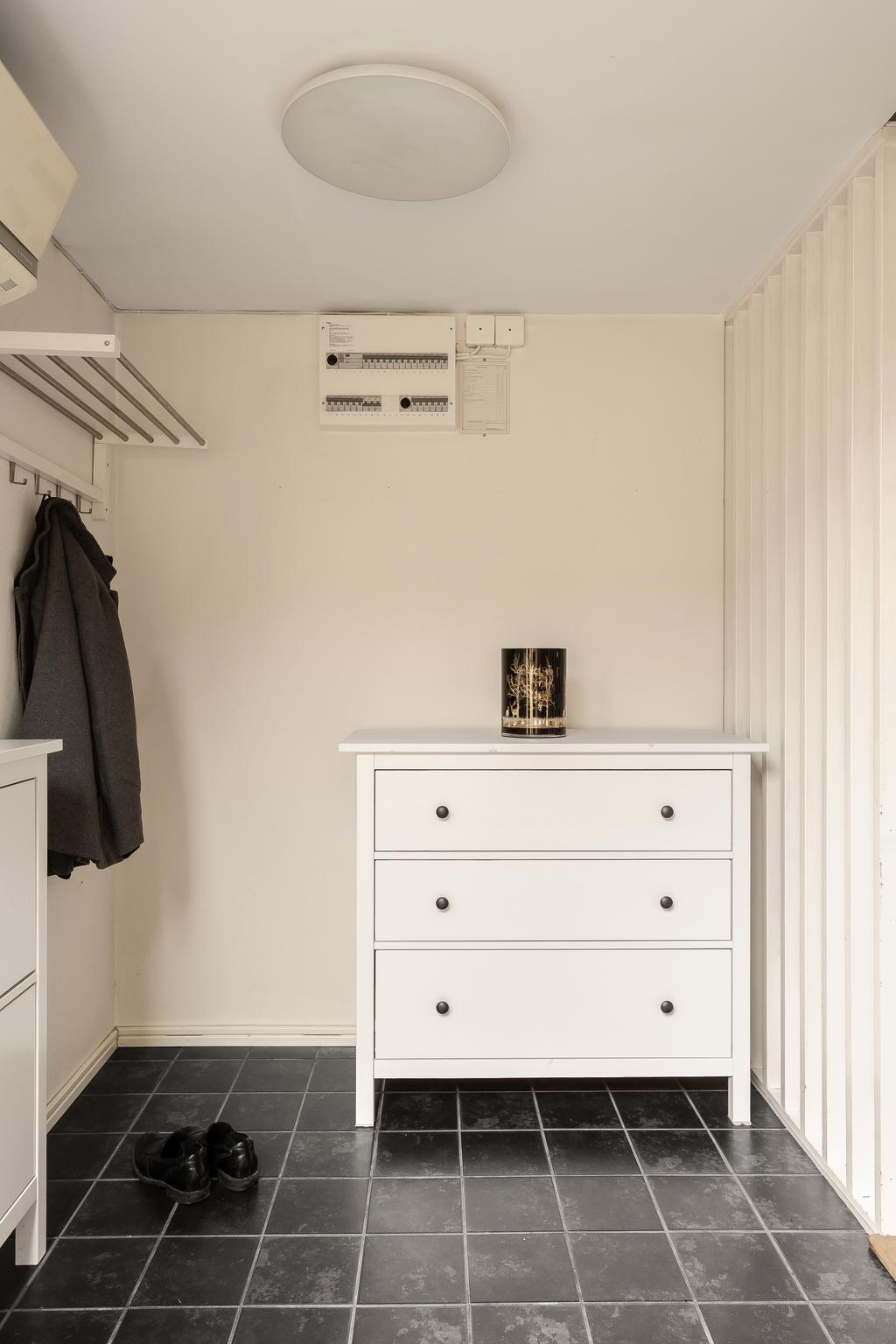 Plats för avhängning och förvaring i entrén