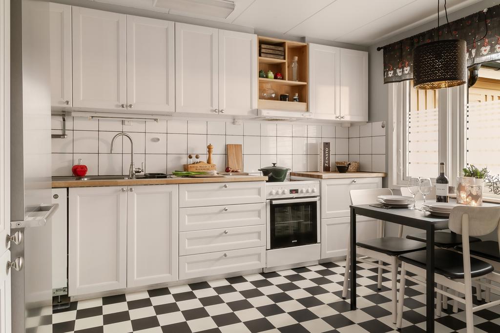 Köket nås från hallen