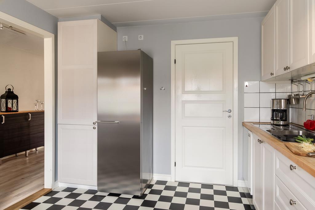 Vyn från köket mot hallen