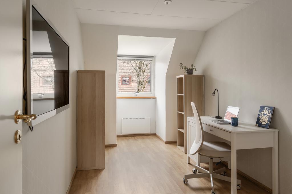 Sovrum 2, ljusa ytskikt