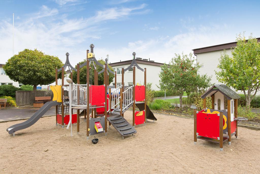 En av lekplatserna på sommaren