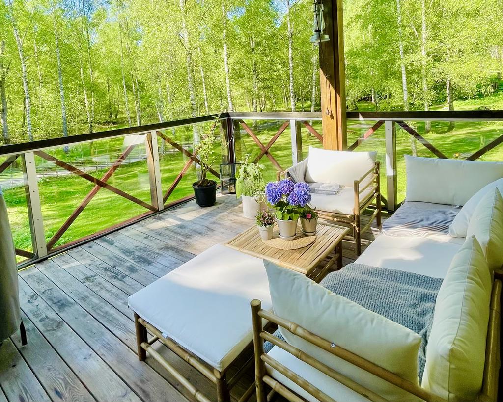 Sommar på balkongen (säljarens  bild)