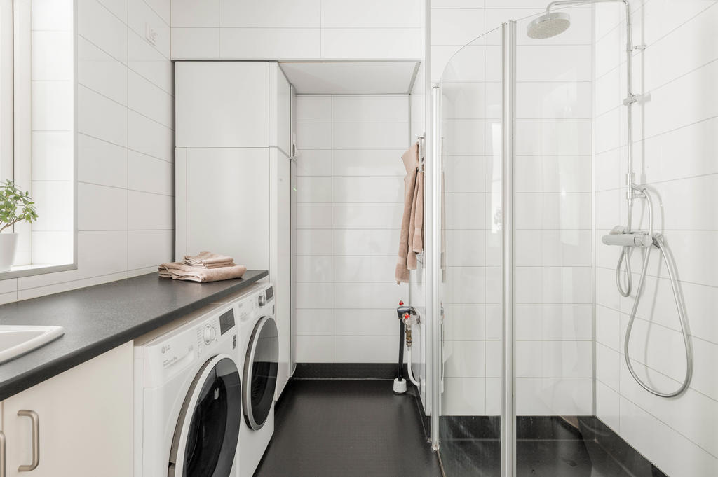 Badrum/tvättstuga (entrévåning)
