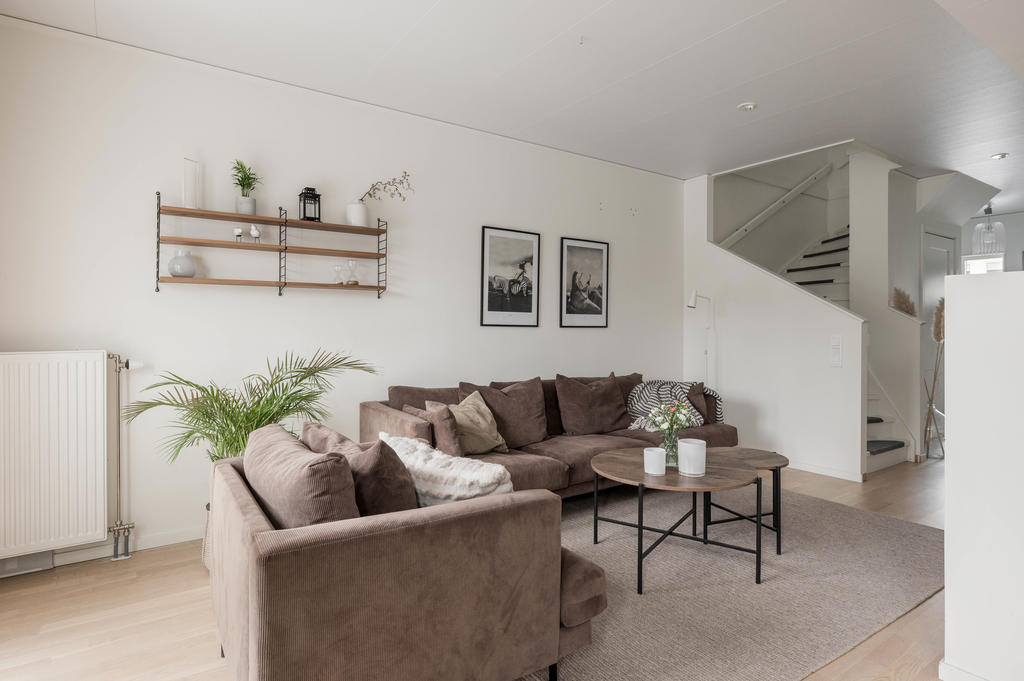 Vardagsrum med utgång till altan