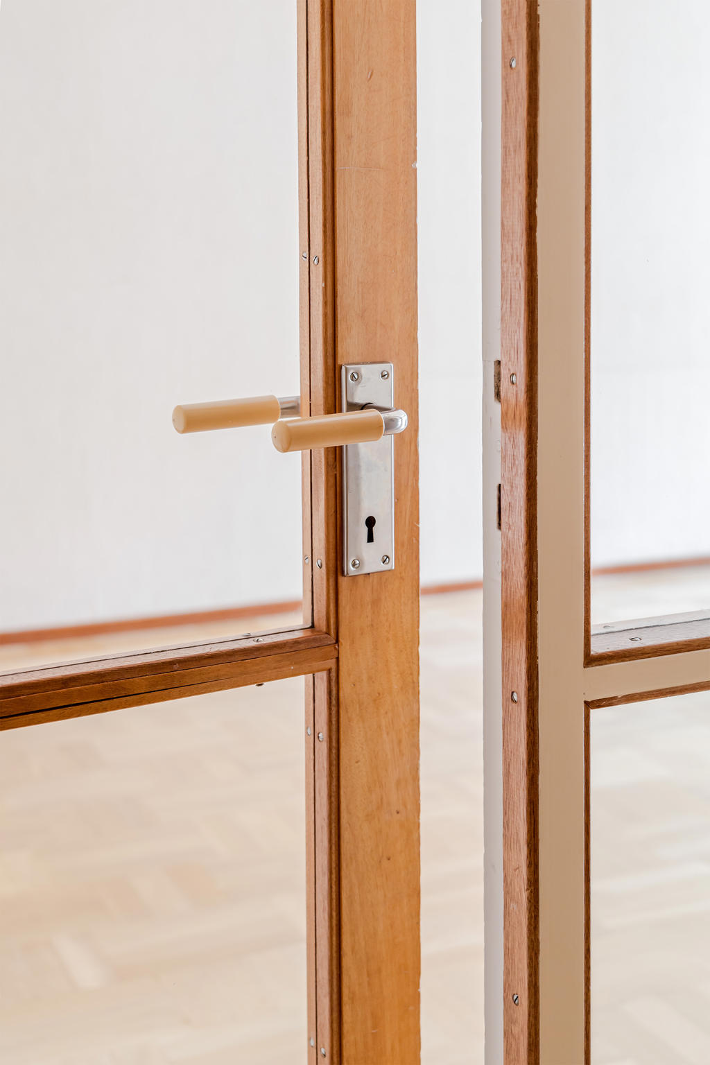 Vackra originaldetaljer som leder in till vardagsrummet