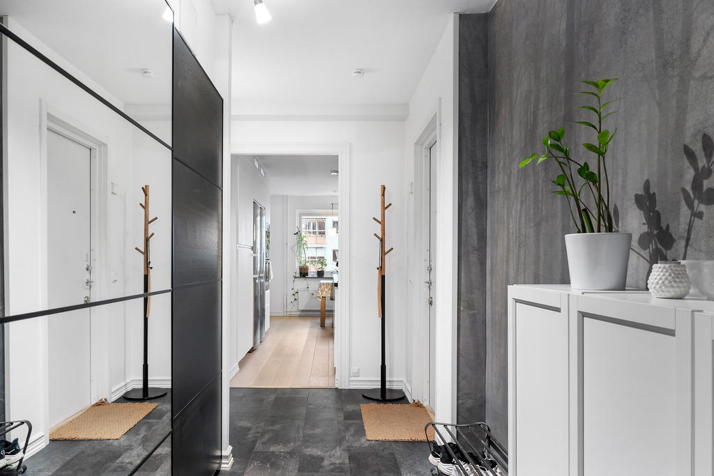 Hall med gott om förvaring