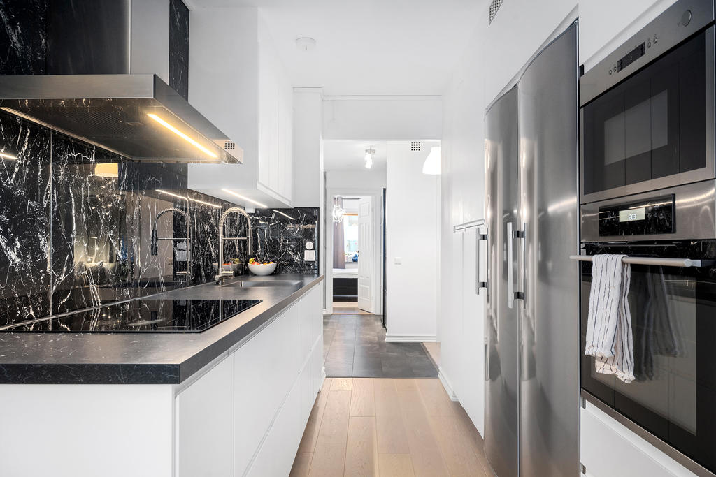 Renoverat kök med rostfria vitvaror