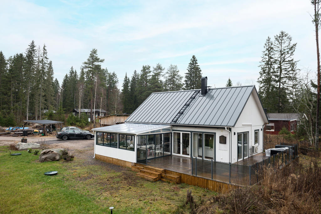 Baksidan med uterum.