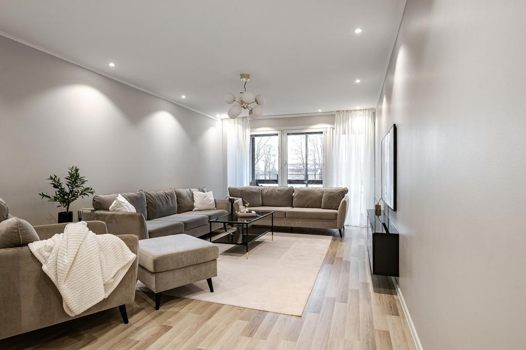 Utgång till balkong från vardagsrum