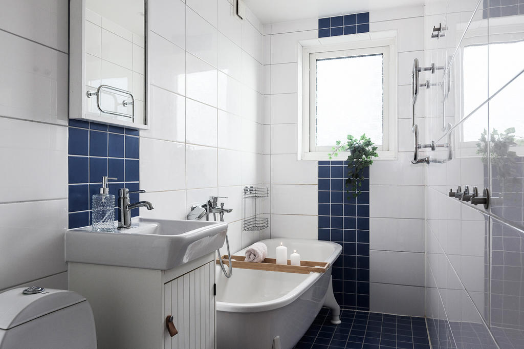 ljust och fräscht badrum