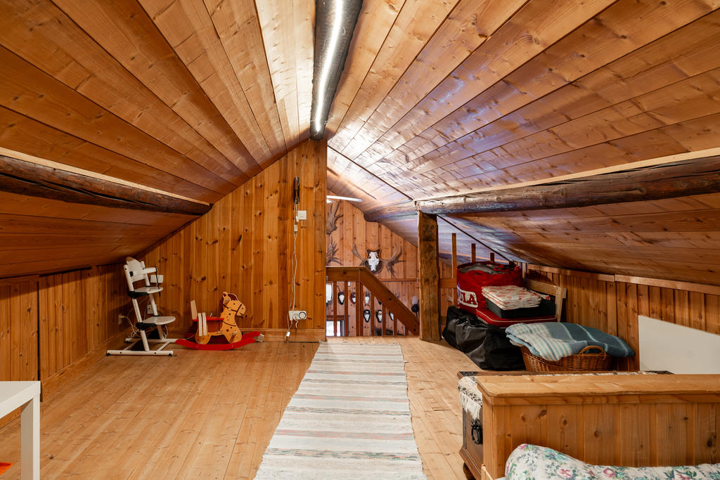 Allrum/sovrum på loftet