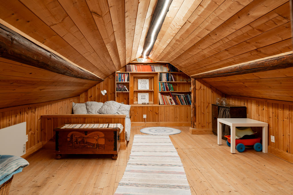 Allrum/sovrum på loftet