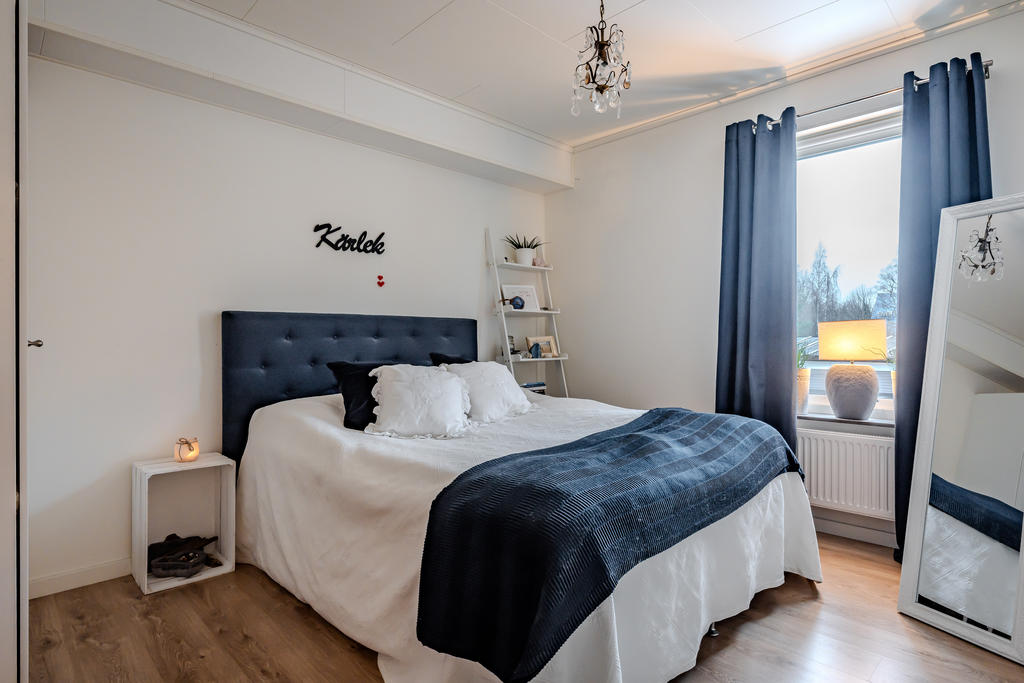 Bra sovrum med förvaring