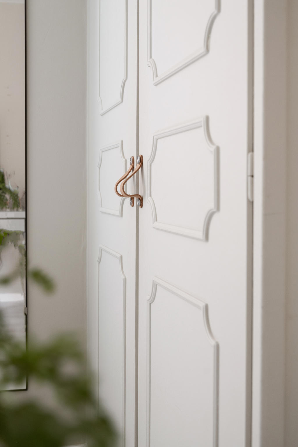 Detaljbild på garderober i sovrum 2