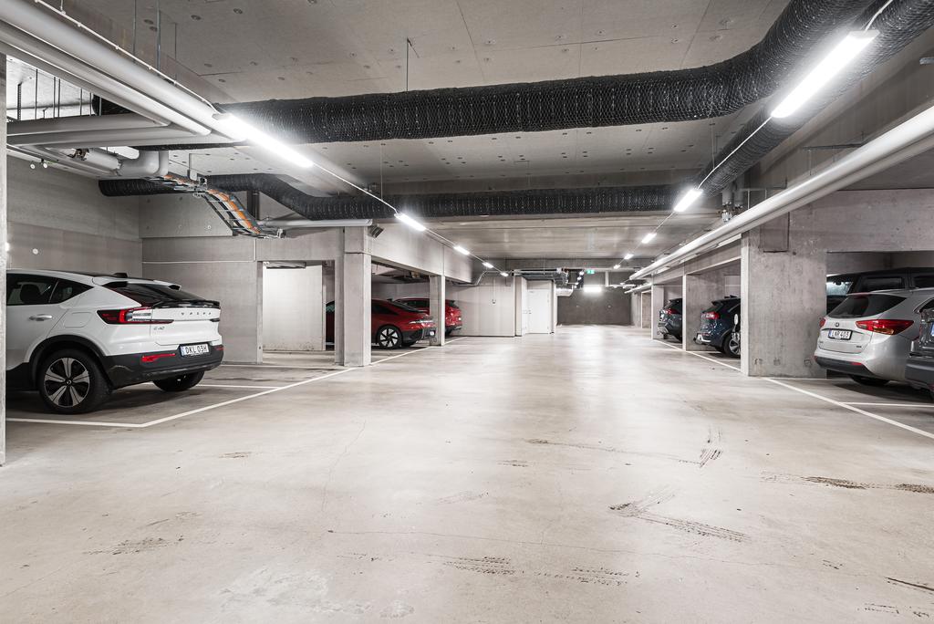 Föreningen har invändigt garage (separat kösystem)