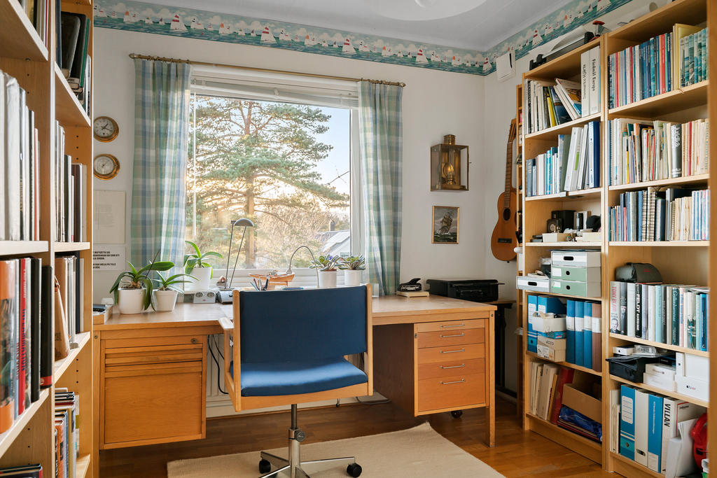 Sovrum 2 används som ett kontor idag